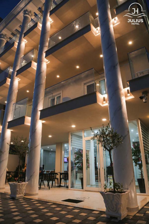 Julius Hotel Golem  Eksteriør billede
